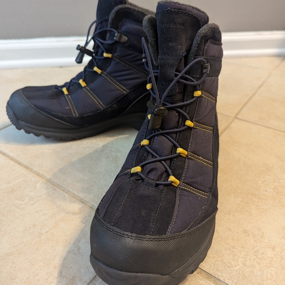 Waterproof Lands End winter boots - Picture 2 of 5